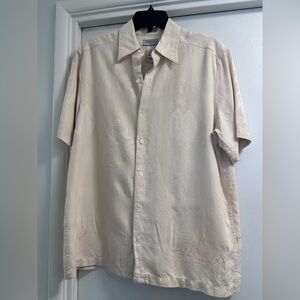 Men's Cream silk Short Sleeve Shirt in size Medium